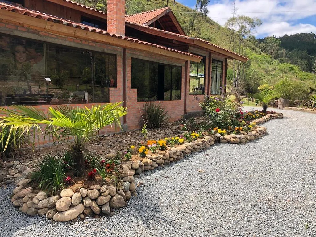 Chale Cabana Sitio Na Serra Para Amigos E Familiares Com Piscina Anitápolis 0*,  巴西